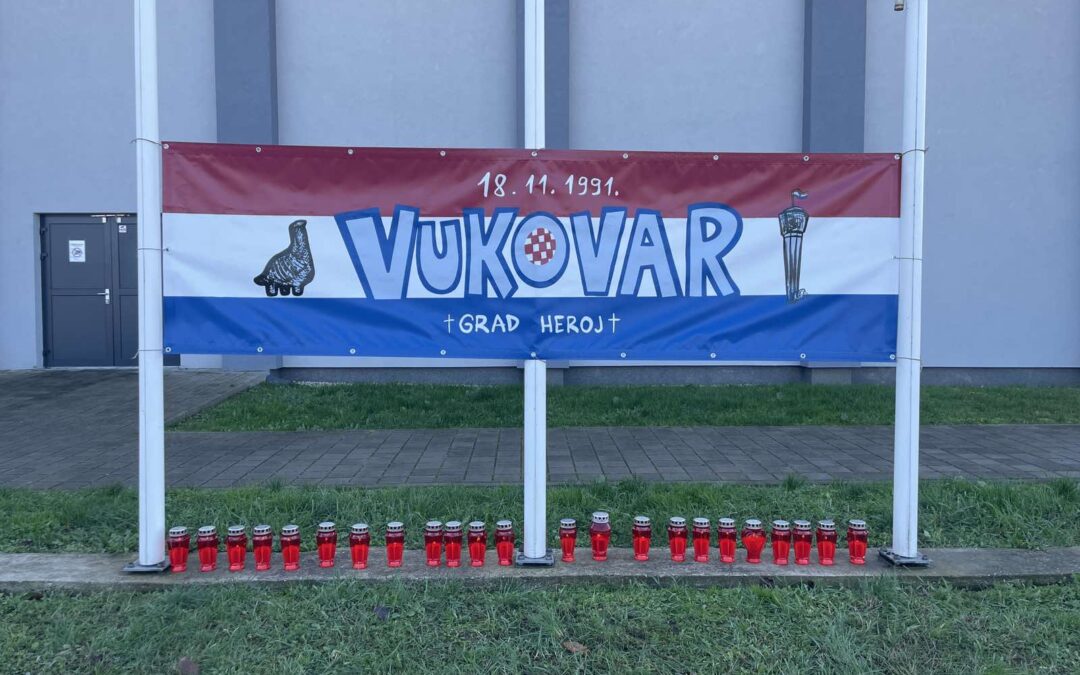 Učenici i djelatnici naše škole dostojanstveno obilježili Dan sjećanja